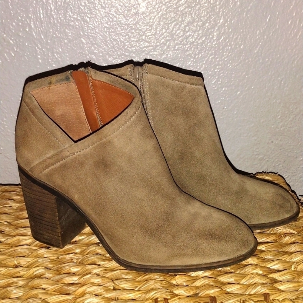Tan Lucky Brand Salza Woman's Fold-over Cut out Swede Booties 9.5